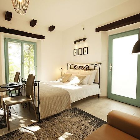 Boutique Hotel Dvor Dobrovo Ngoại thất bức ảnh