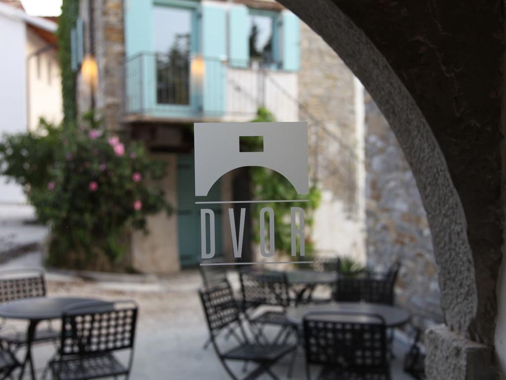 Boutique Hotel Dvor Dobrovo Ngoại thất bức ảnh