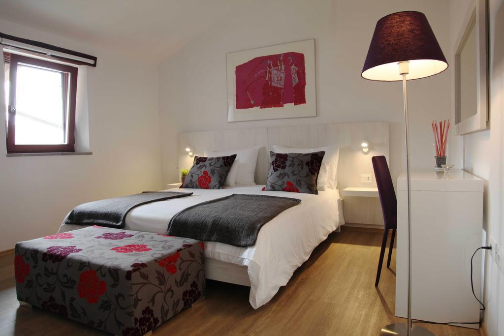 Boutique Hotel Dvor Dobrovo Phòng bức ảnh