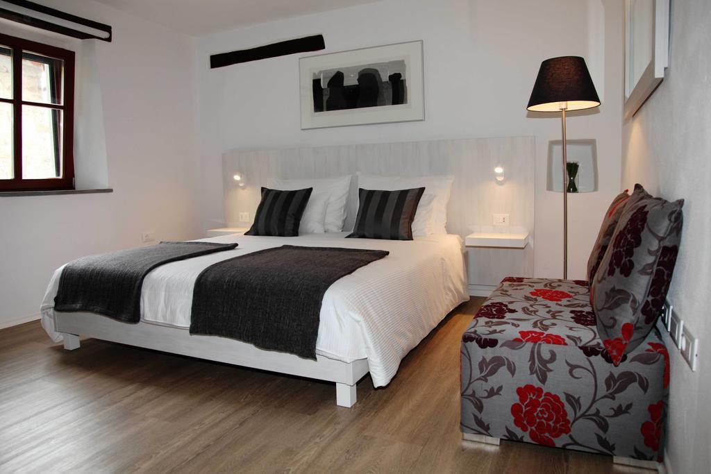 Boutique Hotel Dvor Dobrovo Phòng bức ảnh