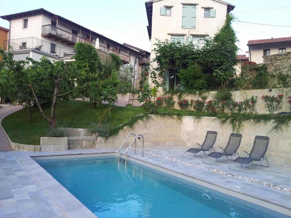 Boutique Hotel Dvor Dobrovo Ngoại thất bức ảnh