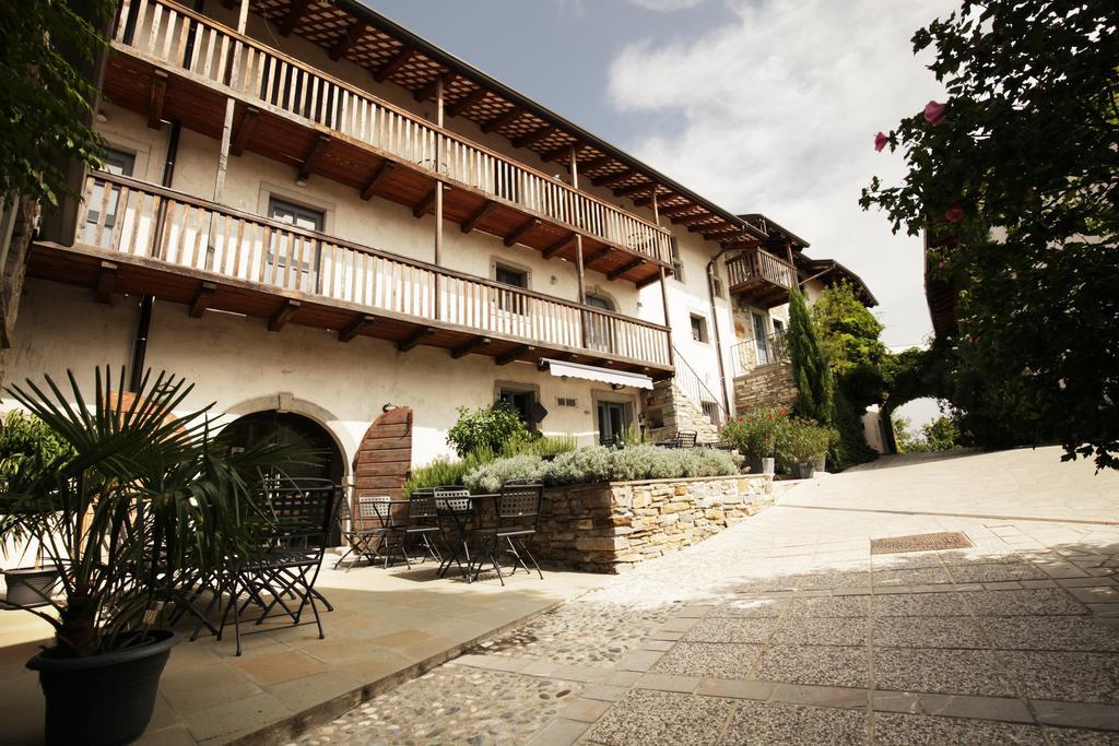 Boutique Hotel Dvor Dobrovo Ngoại thất bức ảnh