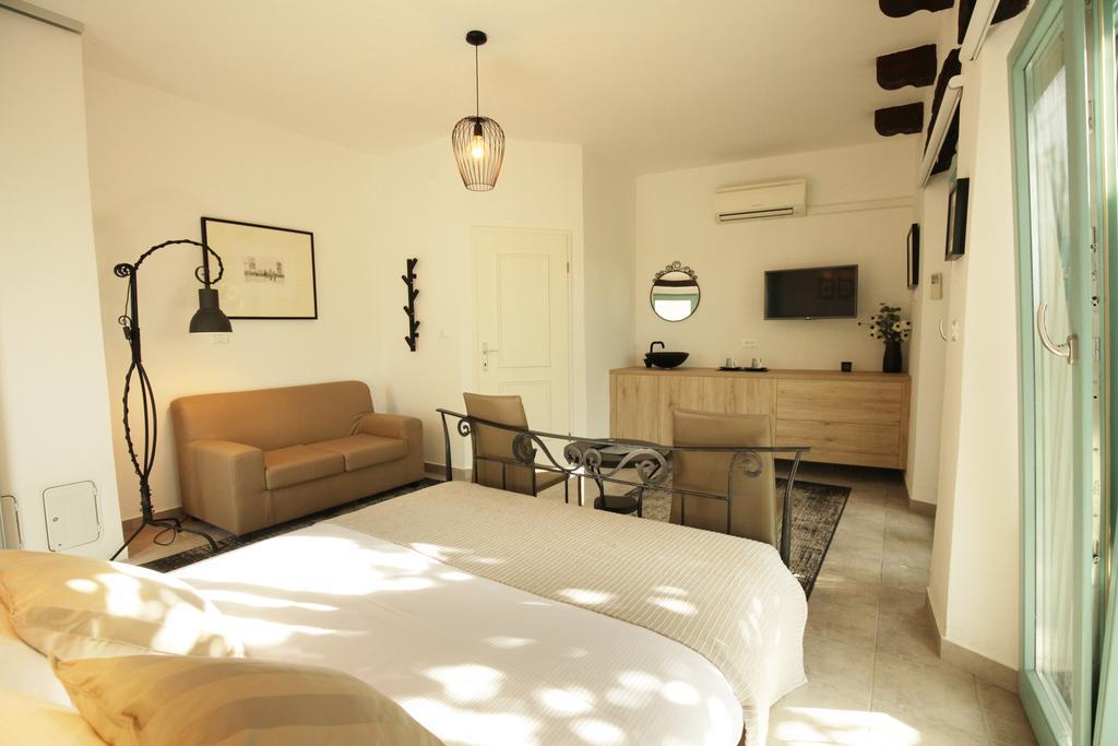 Boutique Hotel Dvor Dobrovo Ngoại thất bức ảnh